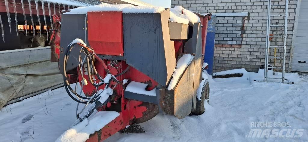 Kuhn Primor 3560 베일 분쇄기, 절단기 및 언롤러