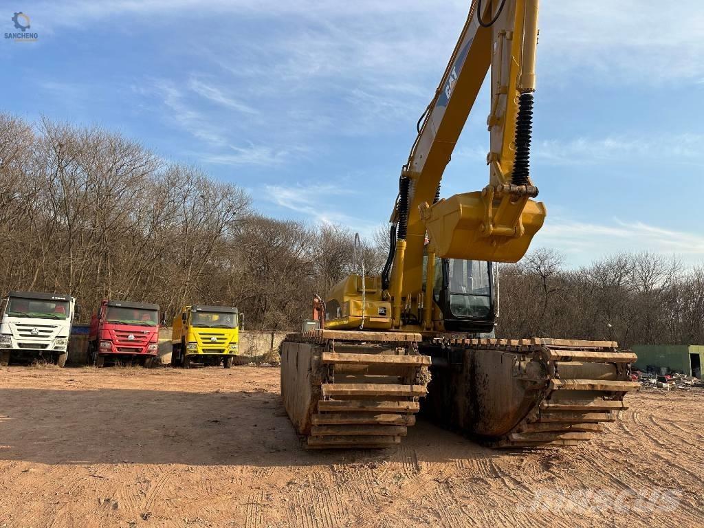 CAT 320CL 수륙양용 굴삭기