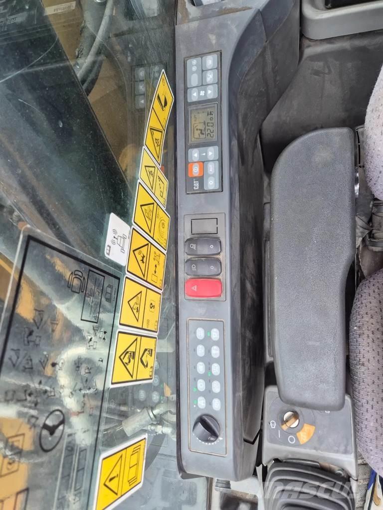 CAT M 318 F  휠 굴삭기