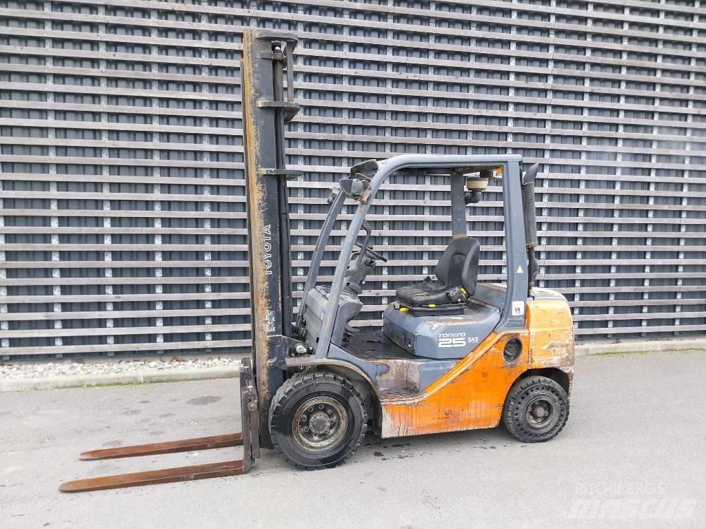 Toyota 25 디젤 지게차