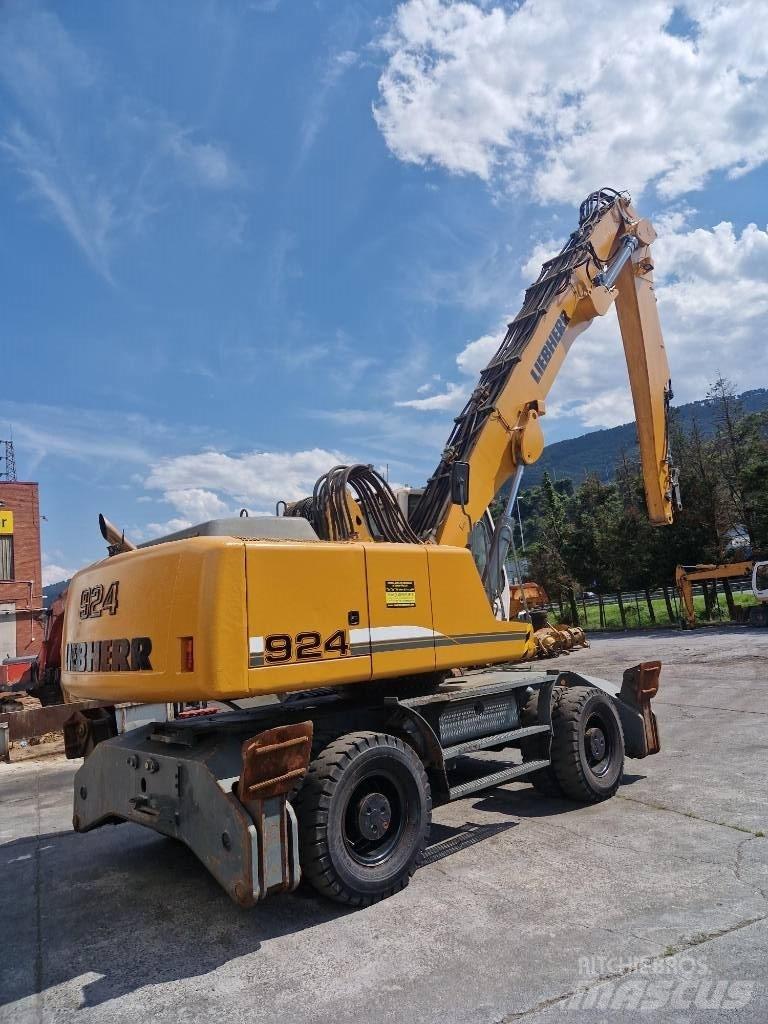 Liebherr A924C 폐기물/산업 처리기