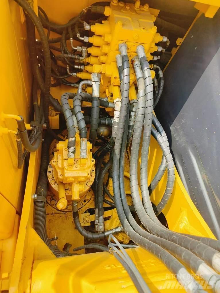 Komatsu PC 130-7 중형굴삭기 7톤-28톤