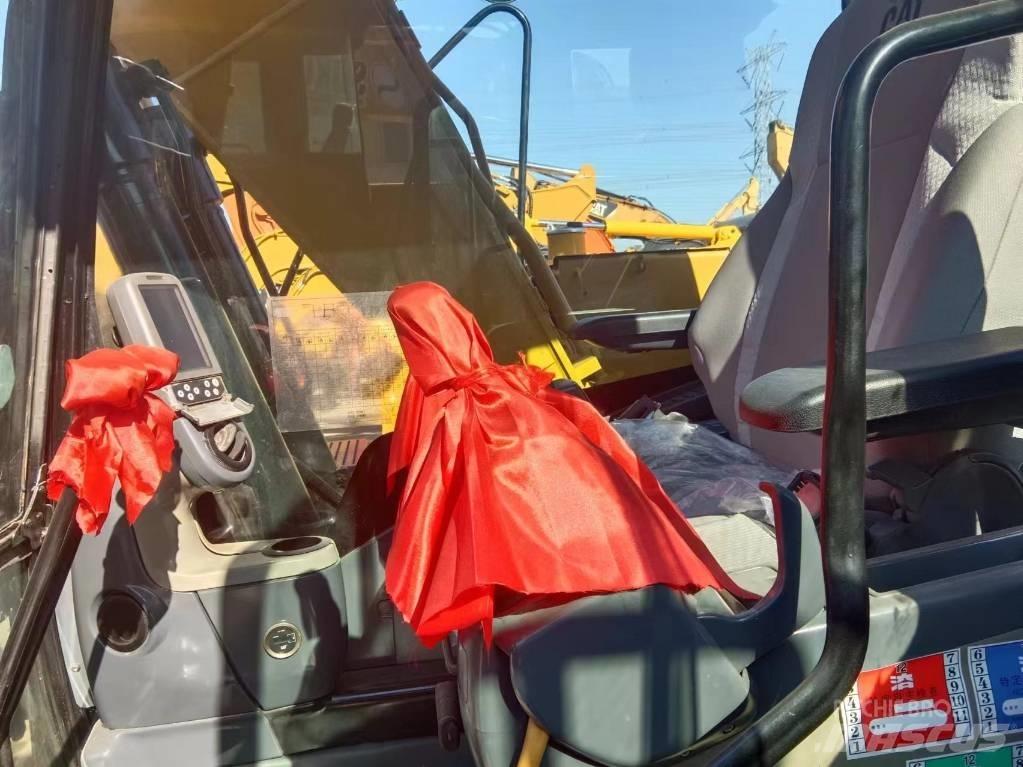 CAT 313D2GC 대형 굴삭기 29톤 이상