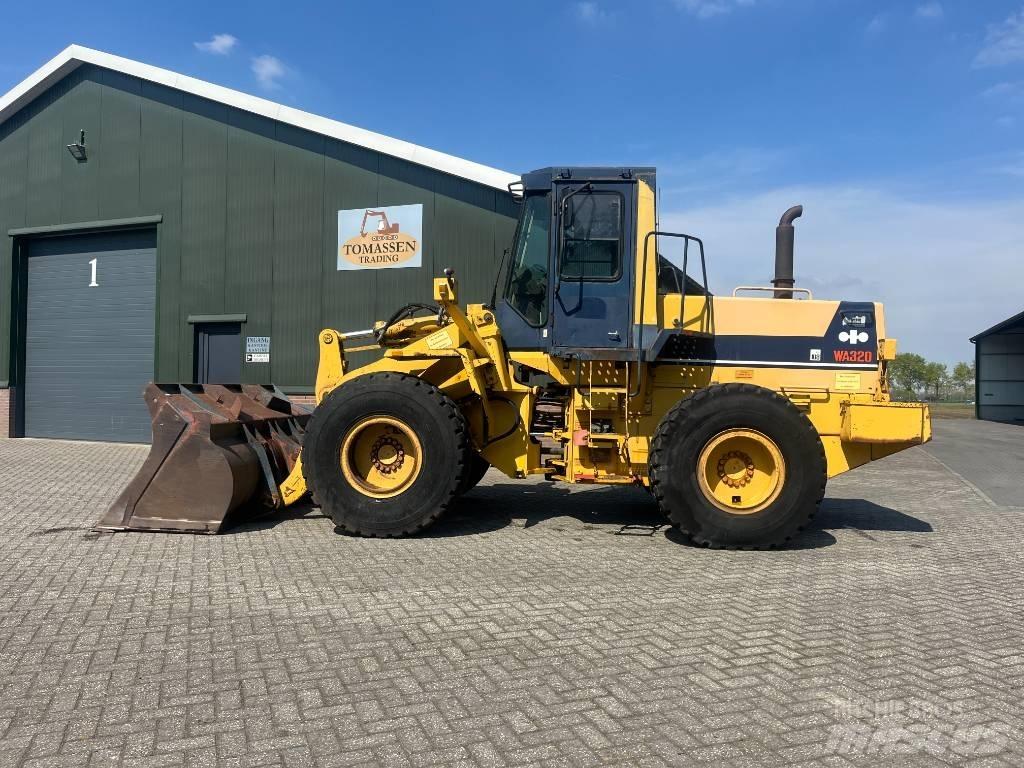 Komatsu WA 320-1  휠로우더