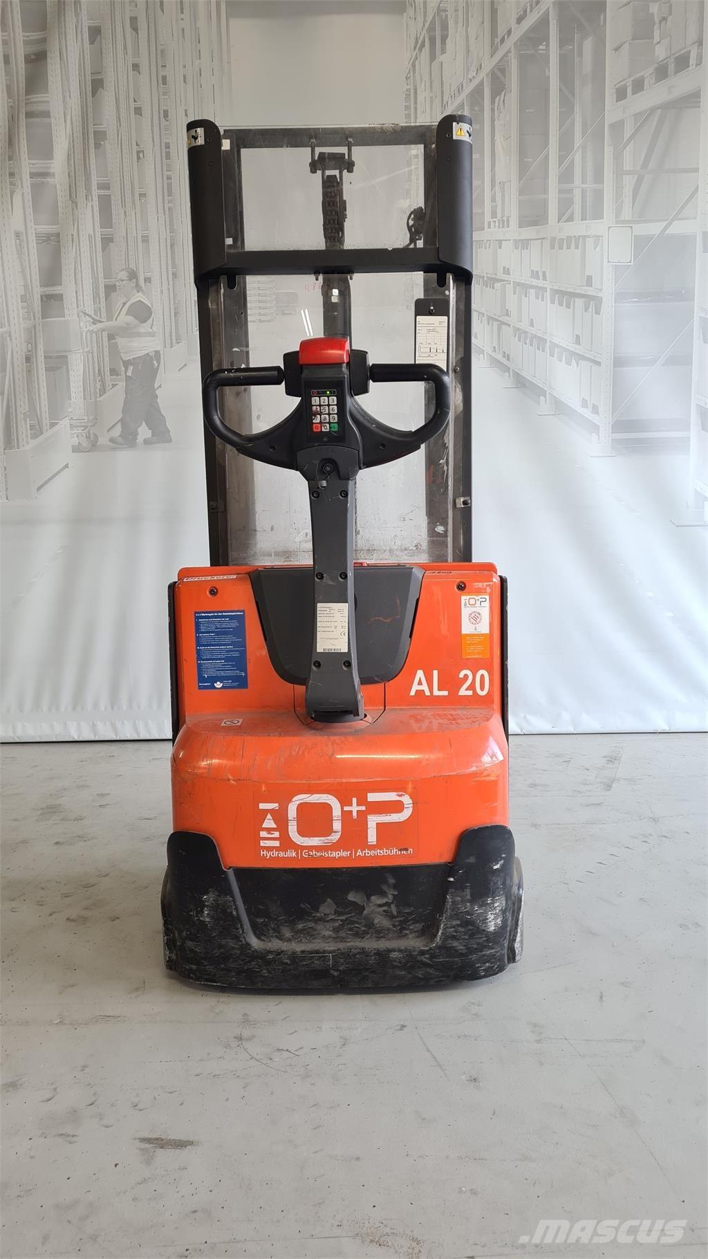 Toyota SWE120 보행식 리치 지게차