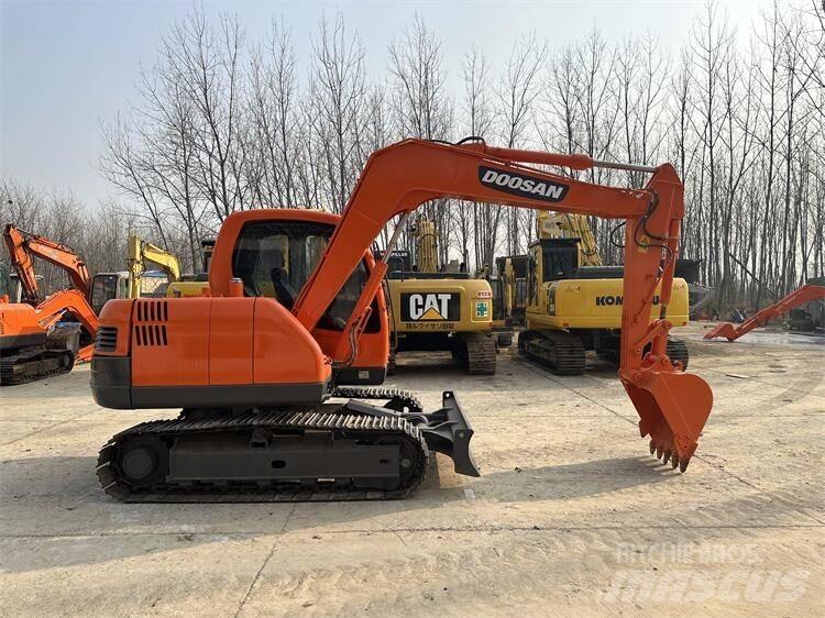 Doosan DX75 소형 굴삭기 7톤 미만