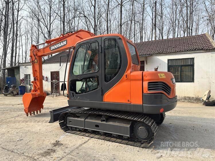 Doosan DX75 소형 굴삭기 7톤 미만