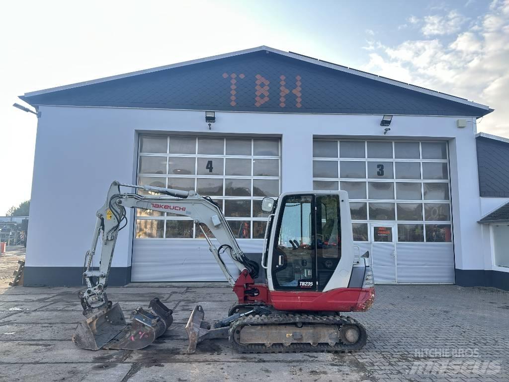 Takeuchi TB 235 소형 굴삭기 7톤 미만