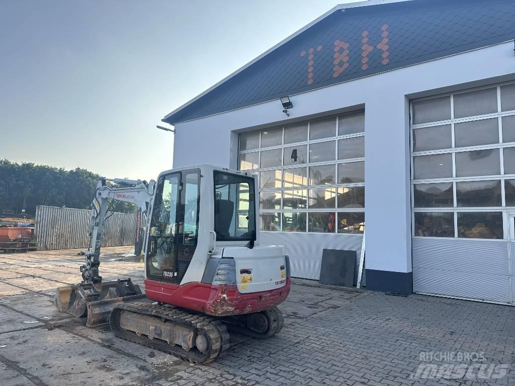 Takeuchi TB 235 소형 굴삭기 7톤 미만