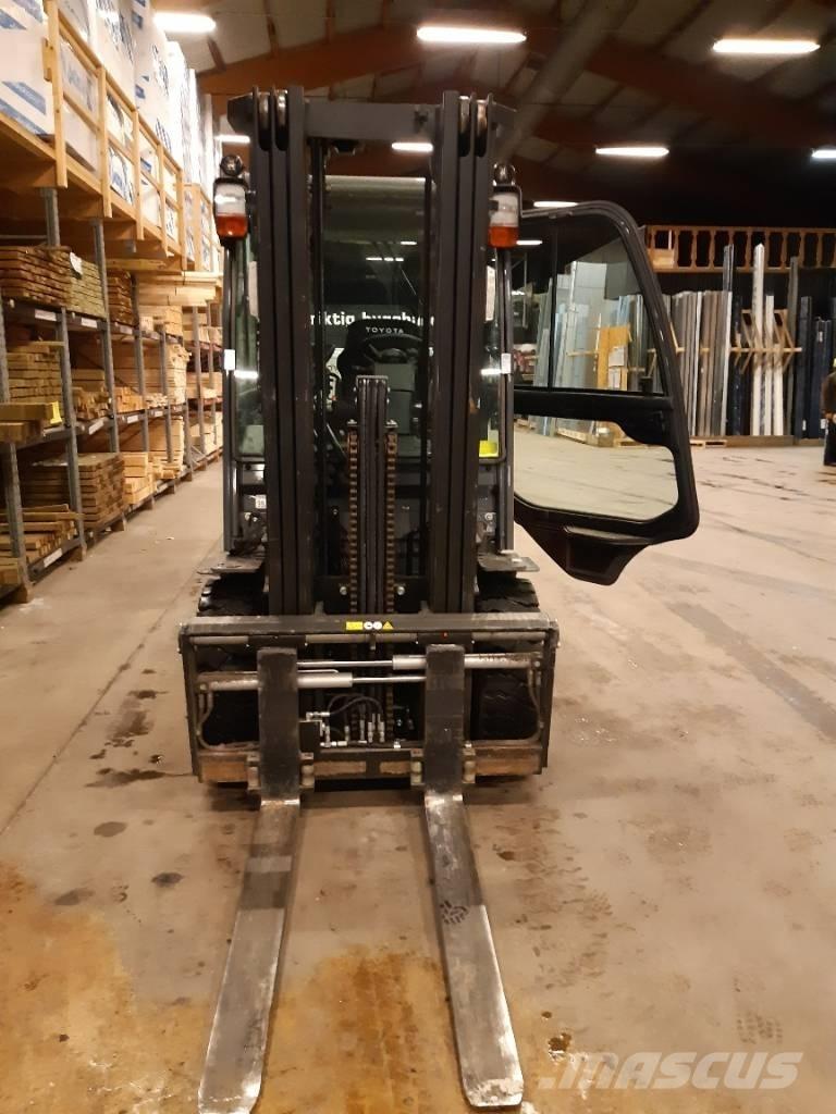 Toyota 02-8FDF30 디젤 지게차