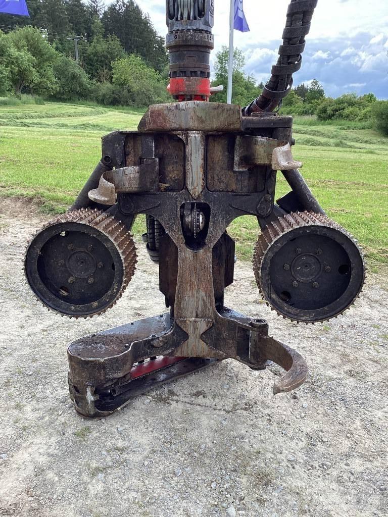 Komatsu S132 가지치기 장비