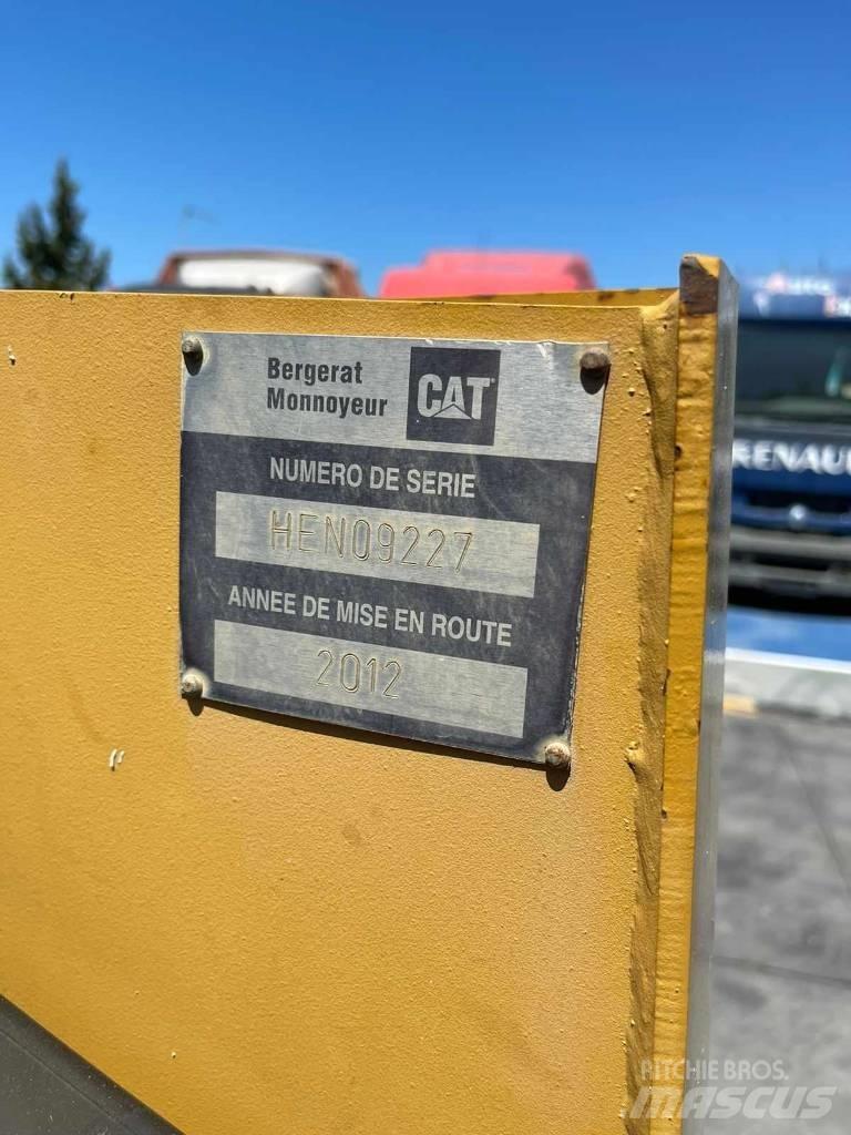 CAT 236 B  스키드로더