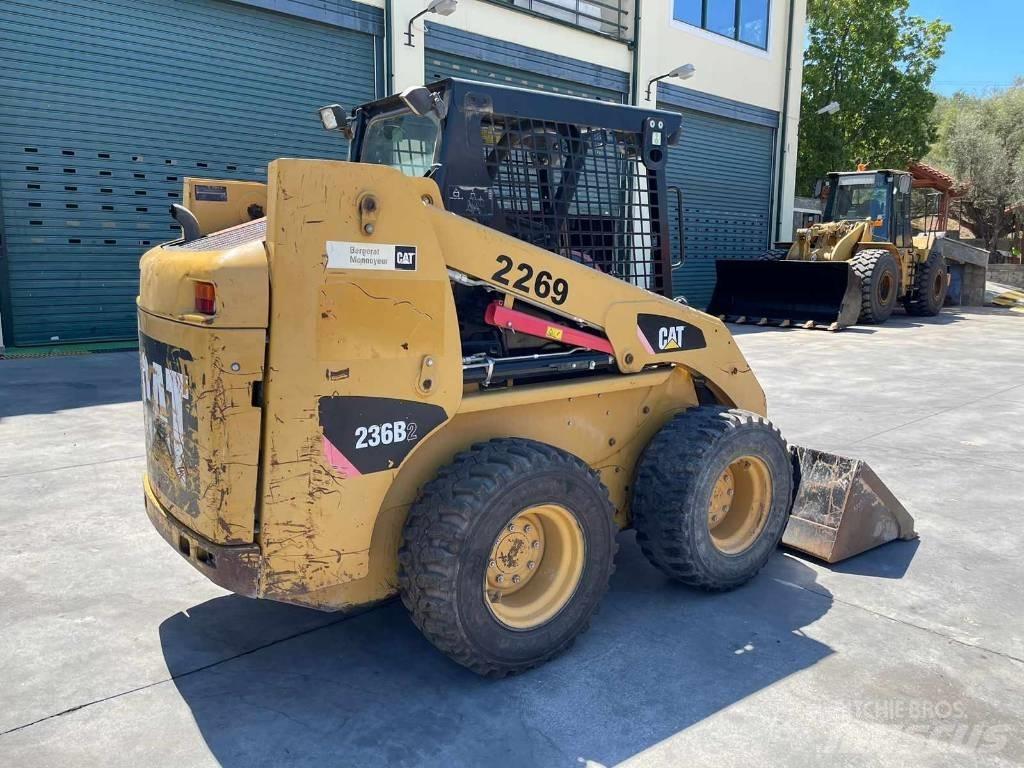 CAT 236 B  스키드로더