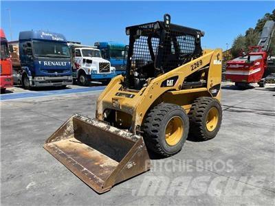CAT 236 B  스키드로더