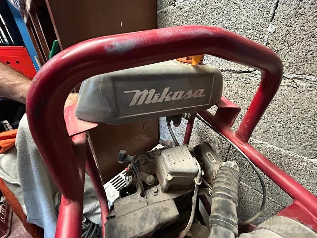 Mikasa MTR-40F 진동롤러