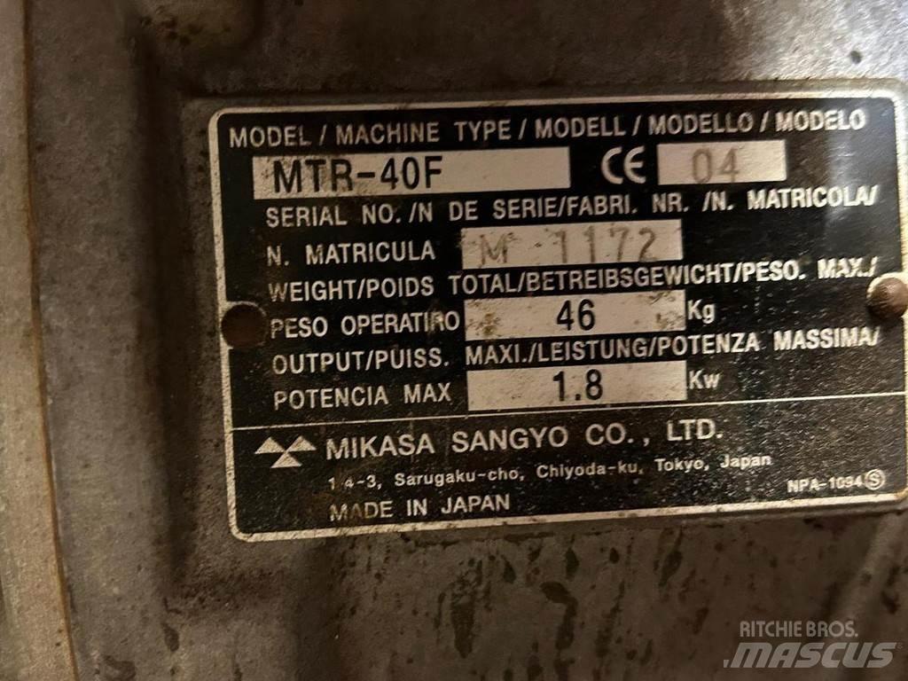 Mikasa MTR-40F 진동롤러