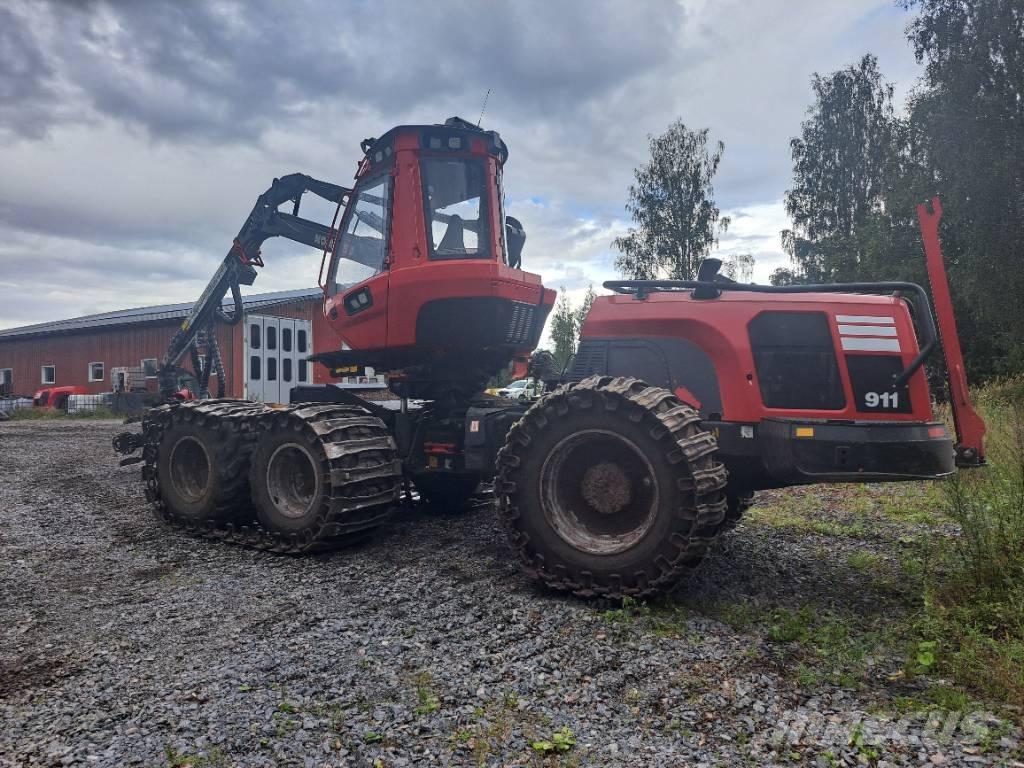 Komatsu 911 원목 하베스터