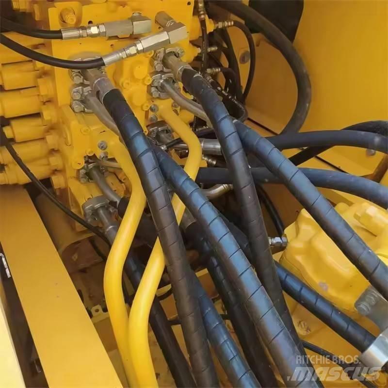 Komatsu PC 200 대형 굴삭기 29톤 이상
