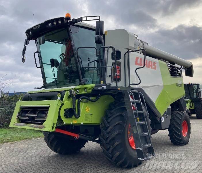 CLAAS TRION 530 콤바인 수확기