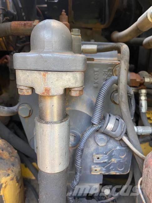 Komatsu PC 138 대형 굴삭기 29톤 이상