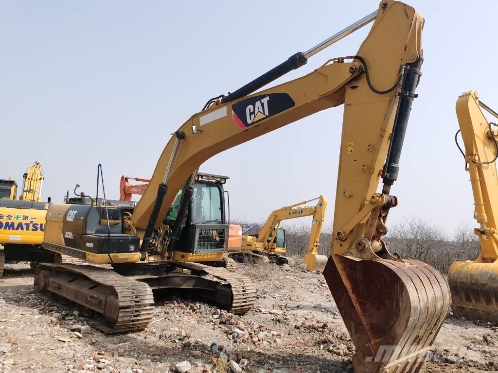 CAT 323 D L 대형 굴삭기 29톤 이상