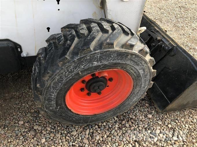 Bobcat S 300  스키드로더