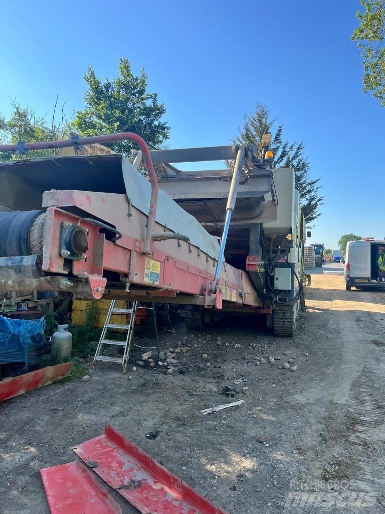 Sandvik QJ 241 이동식 분쇄기