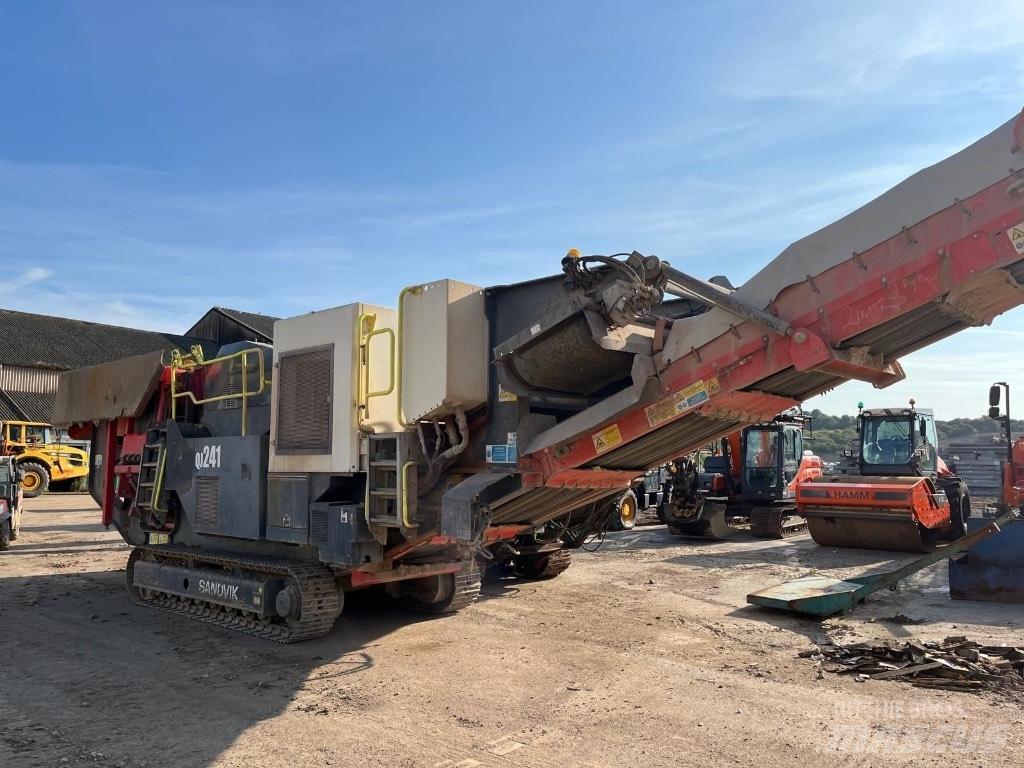 Sandvik QJ 241 이동식 분쇄기