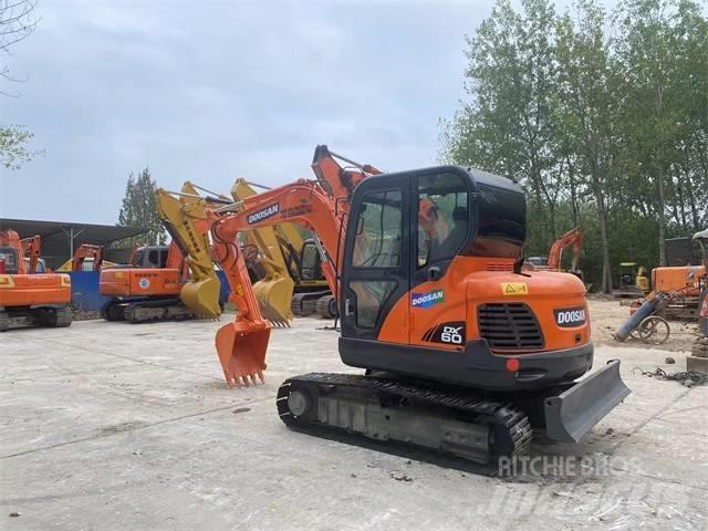 Doosan DX60 소형 굴삭기 7톤 미만