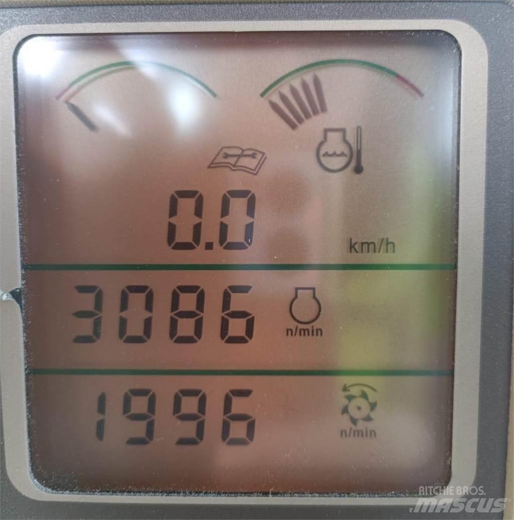 John Deere 7300 자동 초지기계