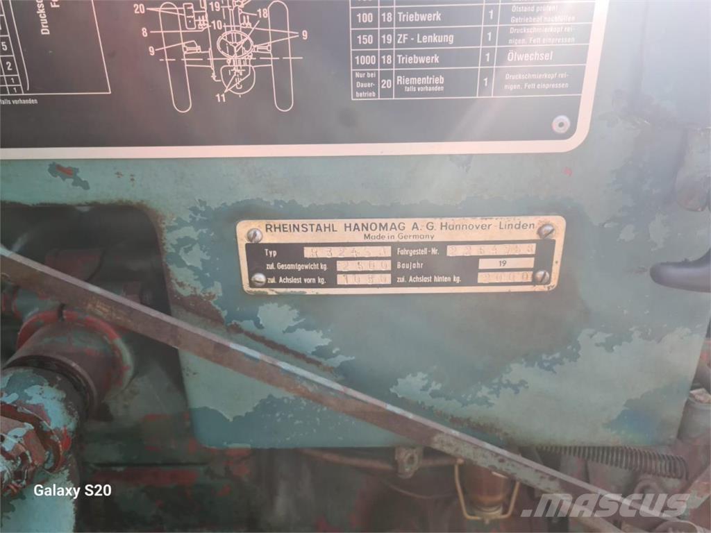 Hanomag R 324 SA 트랙터