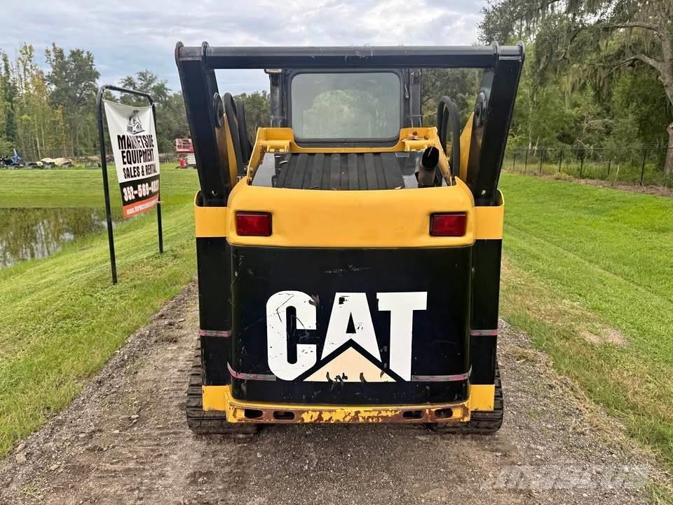 CAT 257B  스키드로더