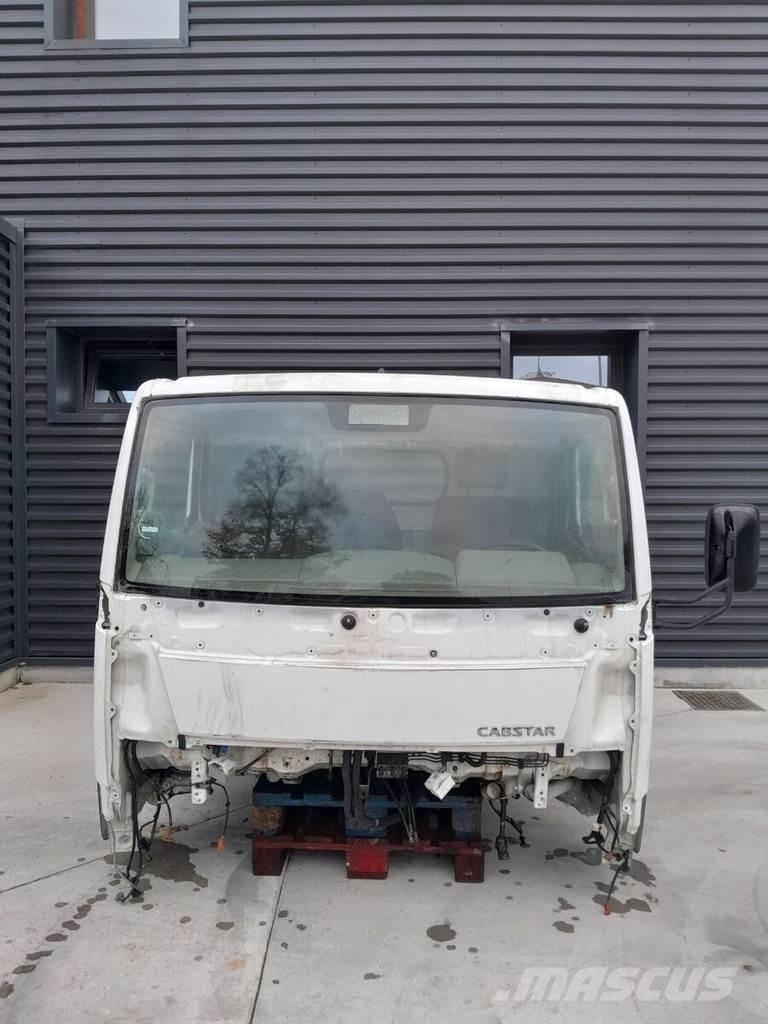 Nissan Cabstar 캐빈 및 인테리어