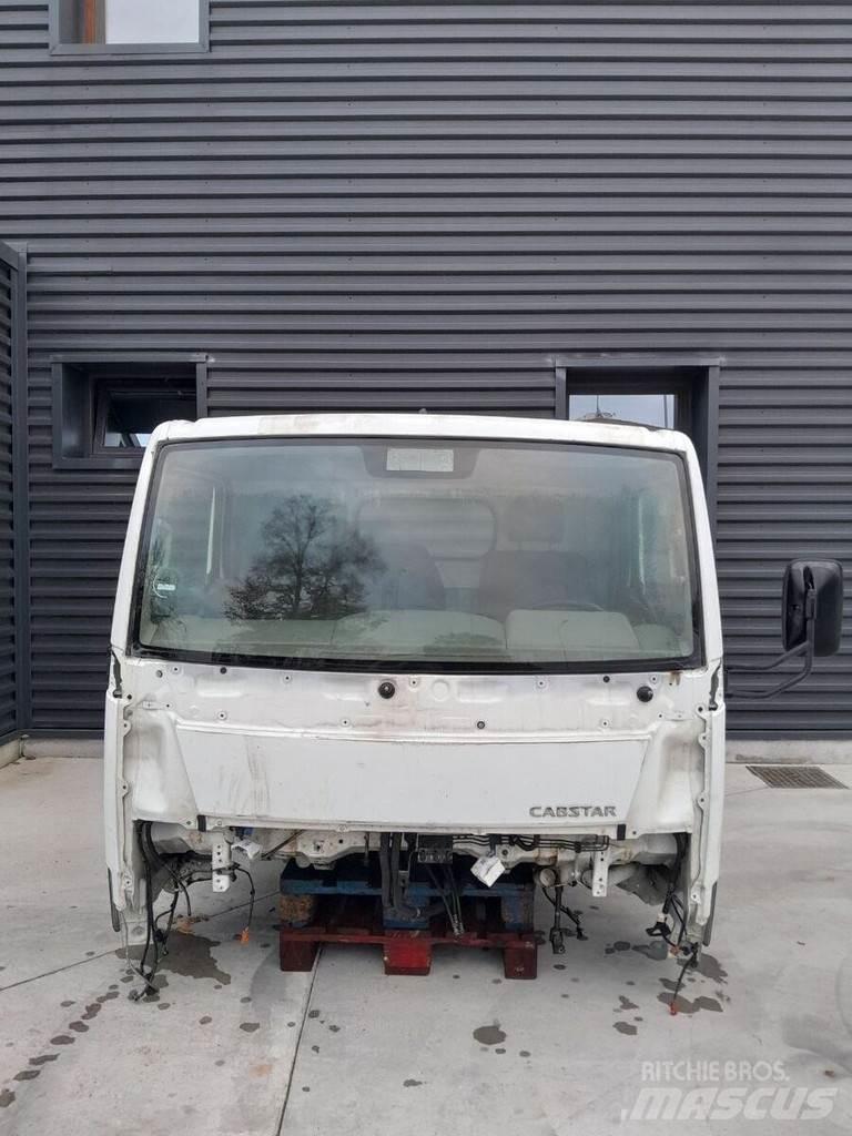 Nissan Cabstar 캐빈 및 인테리어