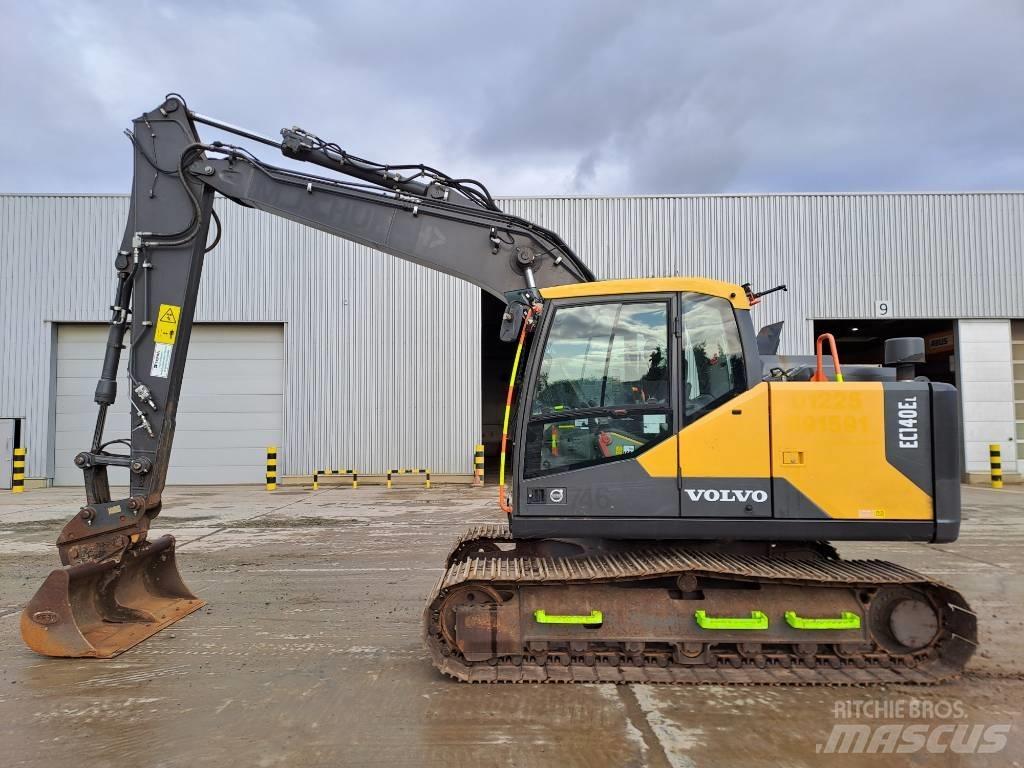 Volvo EC140EL 대형 굴삭기 29톤 이상