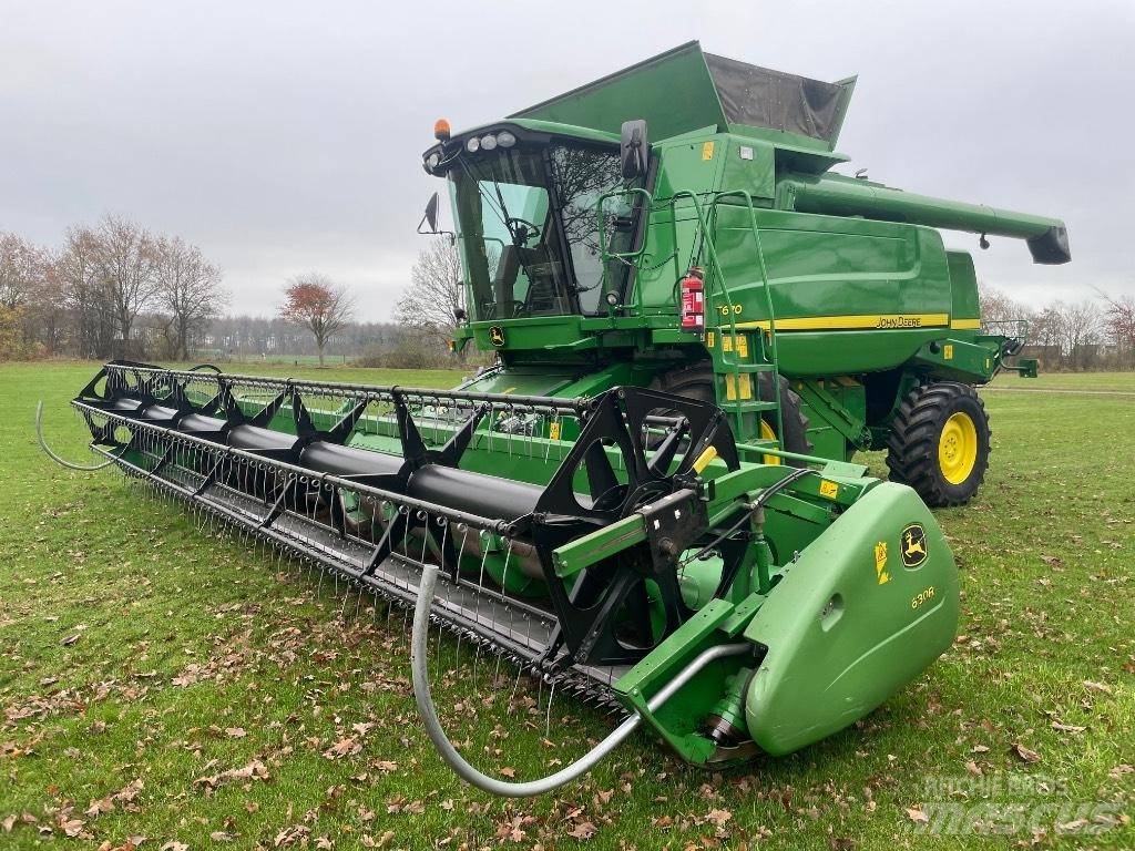 John Deere T670 콤바인 수확기