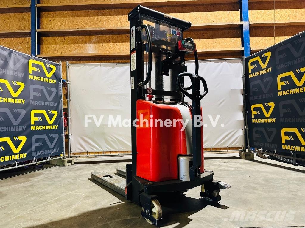 Schefer EHS25 핸드 파레트 스태커