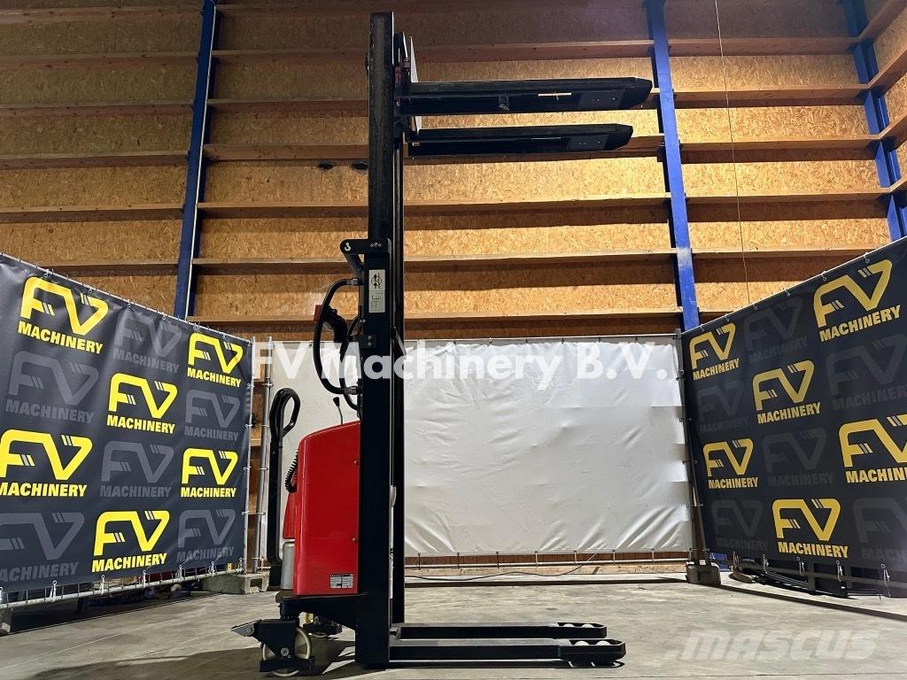 Schefer EHS25 핸드 파레트 스태커