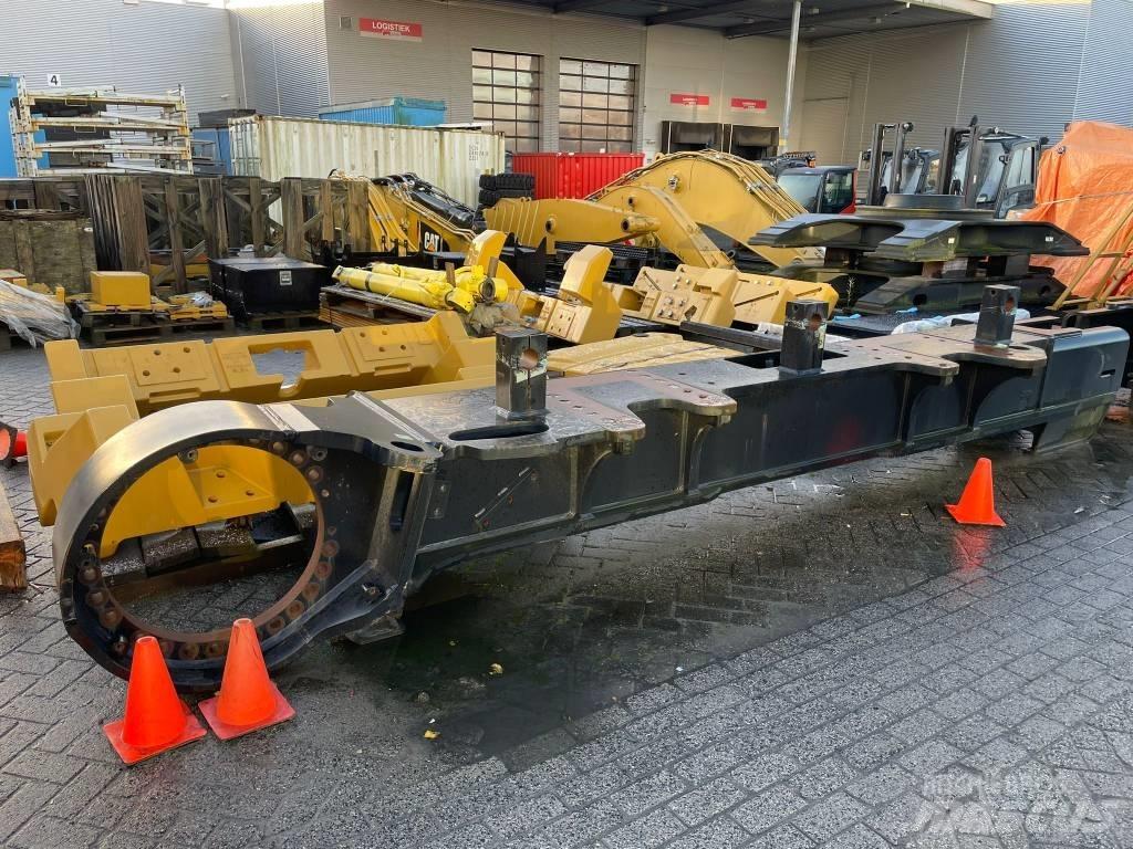 CAT 390 F L 섀시 및 서스펜션