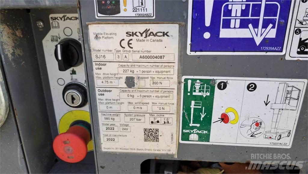 SkyJack SJ16 기타 승강기와 플랫폼