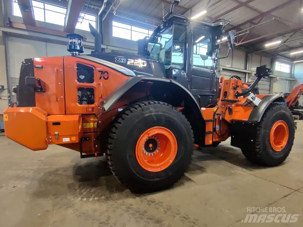 Hitachi ZW220-7  휠로우더