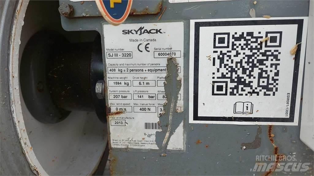 SkyJack SJIII3220 가위형 리프트