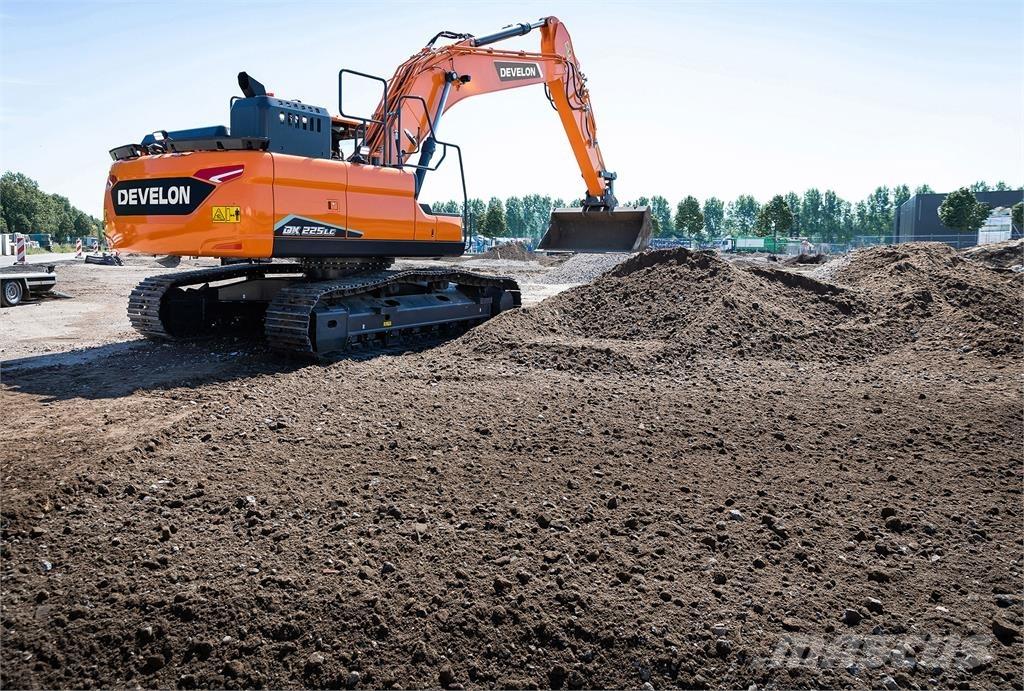 Develon DX225LC-7 대형 굴삭기 29톤 이상