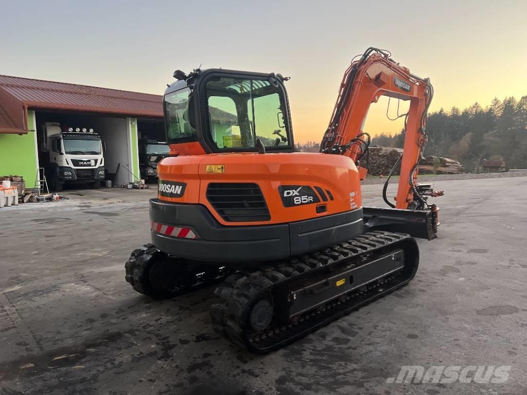 Doosan DX85R-3 중형굴삭기 7톤-28톤