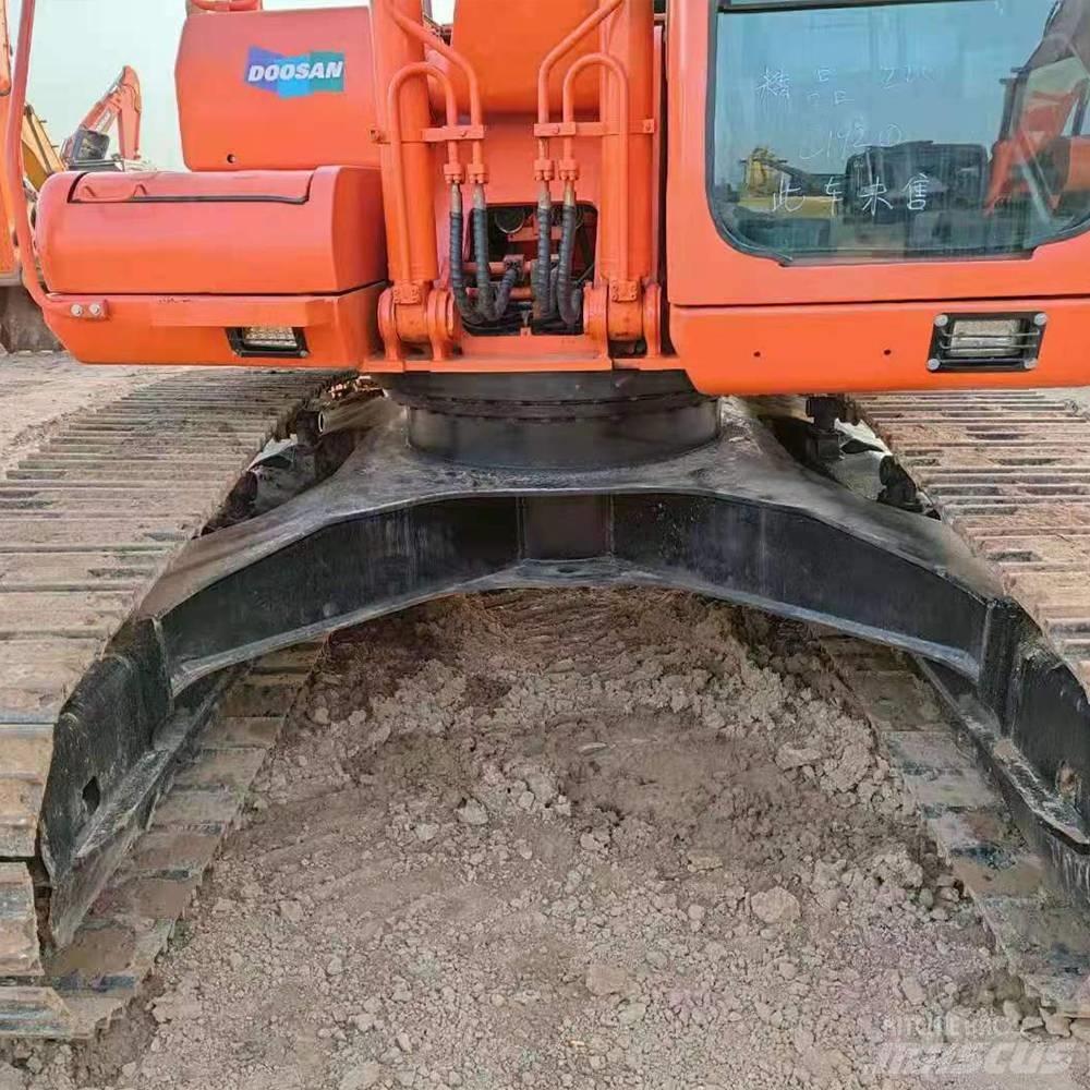 Doosan 225 대형 굴삭기 29톤 이상