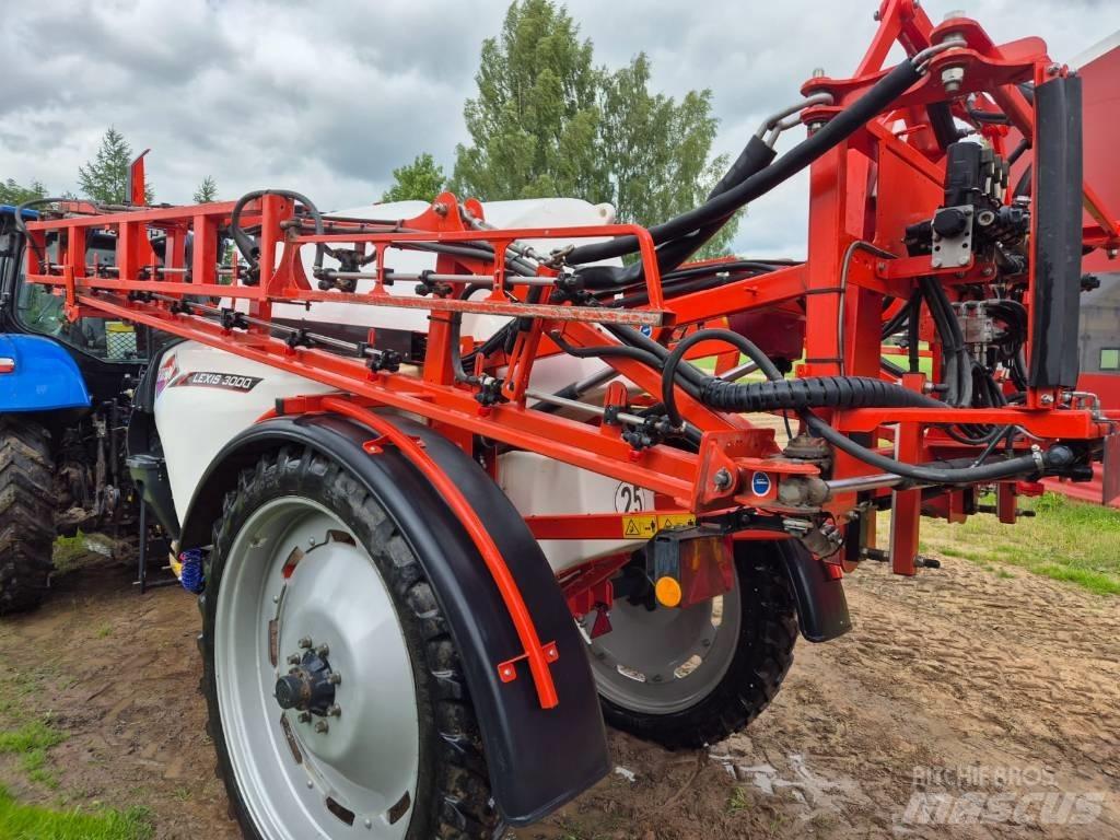 Kuhn Lexis 3000 견인형 분무기