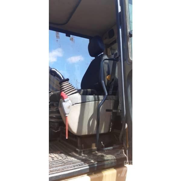 Komatsu PC210NLC-8 대형 굴삭기 29톤 이상