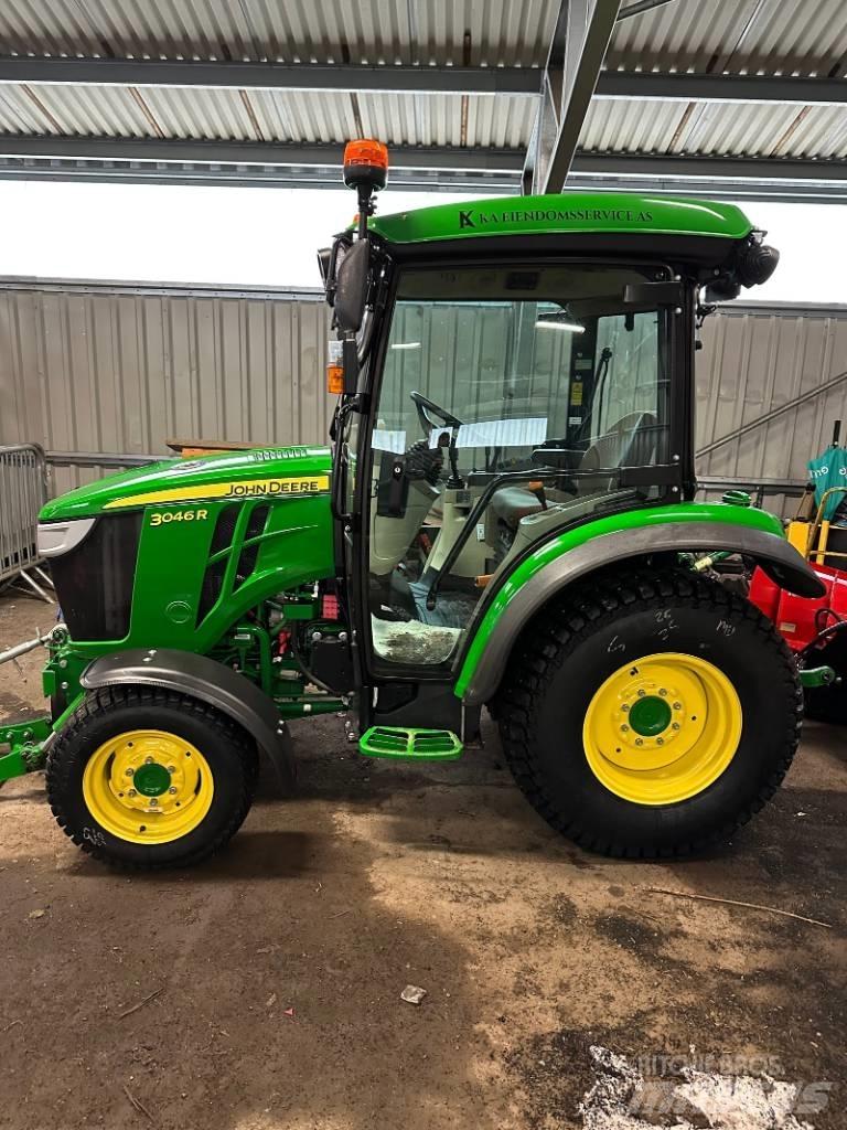 John Deere 3046 R 트랙터