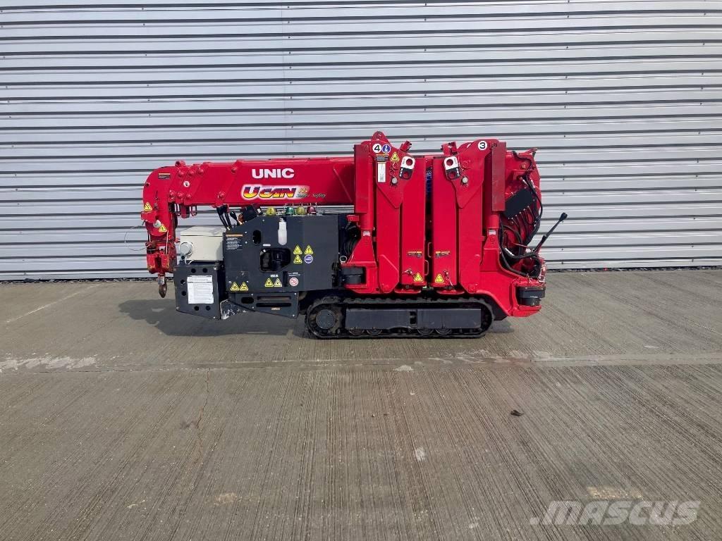 Unic URW-295 미니 크레인
