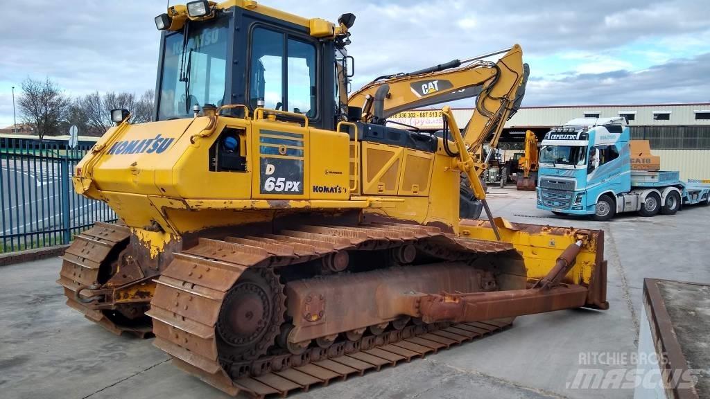 Komatsu D65PX-18 크롤러 도저